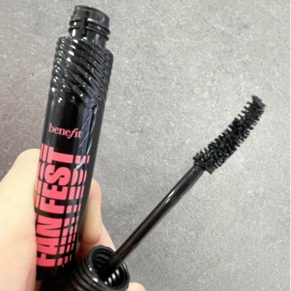 NEW✅Benefit Fan Fest - Picture 4 of 5